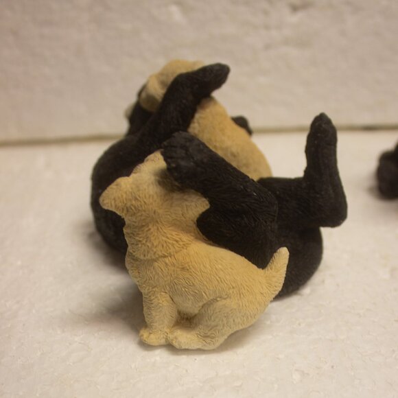 Lot of Two Miniature Labrador Figurines by Stone Critters - Picture 4 of 10